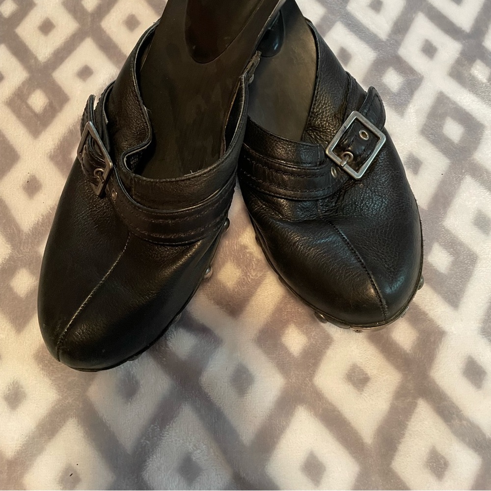 Vera Wang Size 10 Black Mules. 1 inch heel. Very comfy. Dress up or down. - Picture 2 of 5